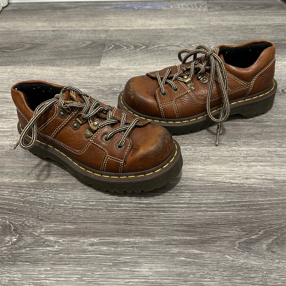 Dr Martens brown leather shoes - unisex - men’s size 5/women’s size 7